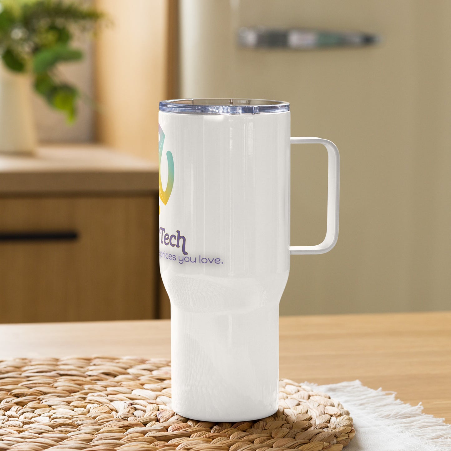 Travel mug with a handle